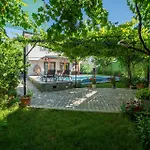 Lux Villa *