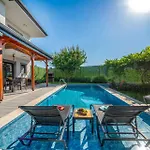 Villa Lux