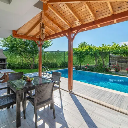 Lux Villa *