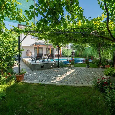 Lux Villa *